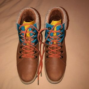 Toms Boots.
